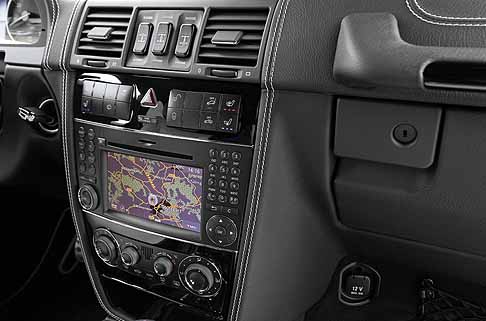 Mercedes-Benz - Mercedes-Benz G-Class G 500 Edition Select interni con display centrale