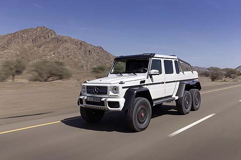 Mercedes-Benz - Attualmente realizzato in sole due versioni, il nuovo e interessante veicolo offroad Mercedes G63 AMG 6X6 si prepara ad un a produzione in serie che consentir di aggredire letteralmente il mercato di riferimento.