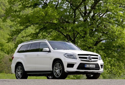 Mercedes - Sar disponibile a partire da novembre 2012, la versione vitaminizzata del nuovo suv di Stoccarda, recentemente presentato al Salone di New York, ma che ora si propone nella veste sportiva cucita su misura da AMG.