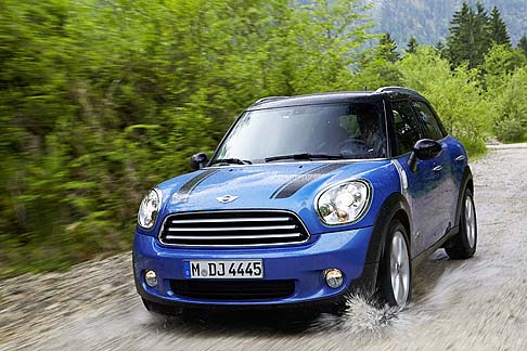 Mini - Anche la MINI Cooper Paceman ALL4 si distingue per le prestazioni abbinate a consumi parchi.