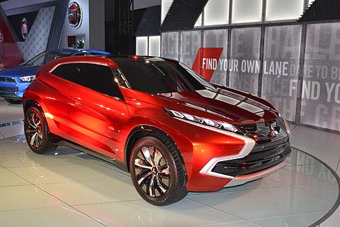 Mitsubishi - Stile audace, prestazioni elevate e innovazione caratterizzano la Mitsubishi Concept XR-PHEV, presentata in anteprima al Salone di Los Angeles 2014.