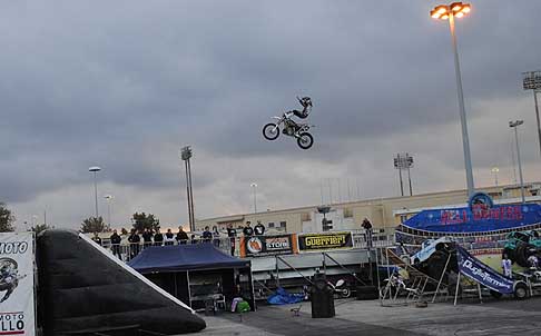 Freestyle - Motocross freestyle con le esibizioni di Ciccio White al Mediterrania Show Motors presso la Fiera del Levante di Bari