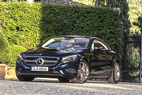 Mercedes-Benz - Esclusiva e straordinariamente lussuosa, la nuova Mercedes-Benz Classe S Coup si distingue per il carattere dinamico abbinato a soluzioni di fascia premium.