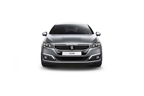 Peugeot - Numerose le dotazioni riservate al comfort e alla sicurezza, come il Keyless System, il freno di stazionamento elettrico, lo Smartbeam (commutazione automatica degli abbaglianti), il climatizzatore automatico quadri-zona.