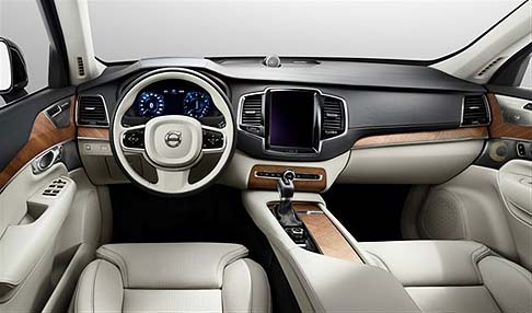 Volvo - La nuova Volvo XC90 viene ridisegnata, a dodici anni di distanza dallingresso nella gamma, per essere ancora pi innovativa, proprio come il modello del 2002 che rappresent unautentica rivoluzione per il segmento dei SUV.