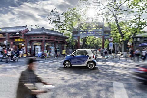 Smart - Anche nelle nuove smart troviamo il portellone posteriore sdoppiato, che agevola le operazioni di carico anche nei parcheggi pi angusti. 