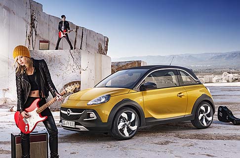 Opel - Dopo aver indossato la veste di concept durante la vetrina di Ginevra 2013, a distanza di un anno la Opel ADAM Rocks Concept diventa realt, pronta a sfidare le dirette concorrenti avvalendosi di un design originale e piacere di guida allaria aperta. 