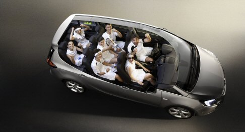 Opel - Grazie allinnovativo sistema Flex7, riprogettato per essere ancora pi efficiente, labitacolo risulta estremamente flessibile grazie alle tante opzioni di modulabilit 