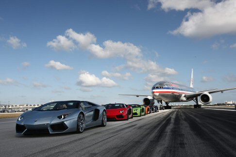 Lamborghini - Sbarca Oltreoceano per una elettrizzante dimostrazione delle proprie attitudini sportive, la nuova Lamborghini Aventador LP 700-4 Roadster.