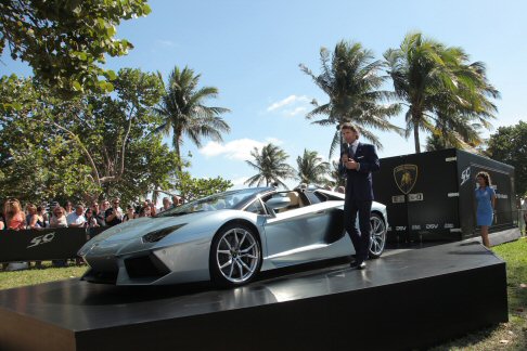 Lamborghini - Le supercar di SantAgata Bolognese hanno fatto registrare una velocit di punta pari a 338 km/h durante la prova in pista.