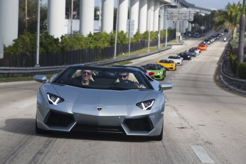 Lamborghini - Levento, il primo di un programma di prove della durata di 10 giorni dedicato a media e dealers,  stato preceduto da una conferenza stampa che si  svolta a Lummus Park di Miami Beach.