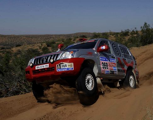 Toyota - Dakar 2011 Toyota Lland Cruiser