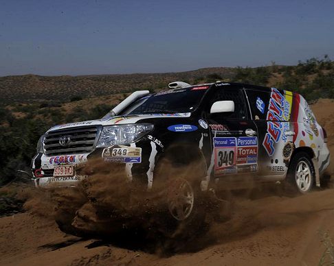 Toyota - Dakar 2011 Toyota Land Cruiser VDJ 200 guidata da Koen Wauters