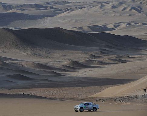 categoria auto - Dakar 2011 veicolo off-road nel deserto