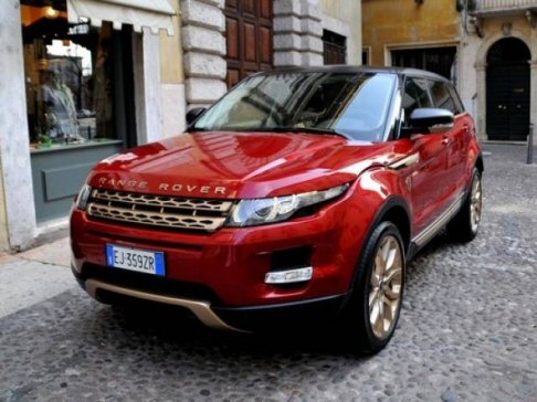 Land Rover - Presentata a Vinitaly 2012 lesclusiva versione della Range Rover Evoque Bollinger Special Cuvee a Verona