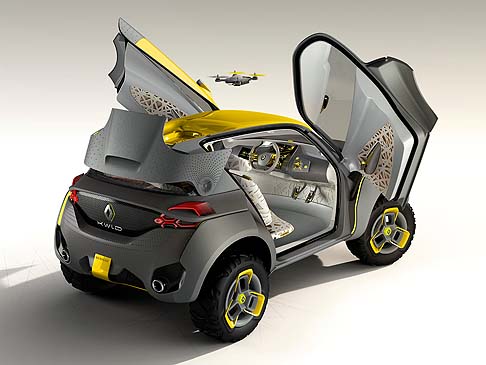 Renault - Le proporzioni e le dimensioni del veicolo, insieme ai suoi sbalzi ridotti, esprimo energia, mentre le ruote sovradimensionate sporgono oltre i parafanghi e la rendo simile ad un buggy. 