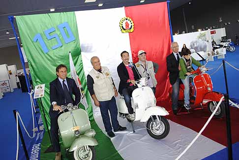 Ingresso Fiera - Vespa Club con Mingo di striscia e autorita presenti