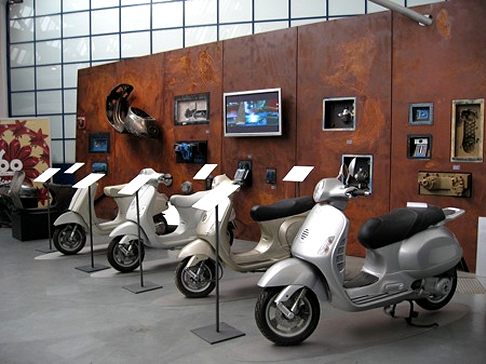 Piaggio - Esposizione Vespe della Piaggio 