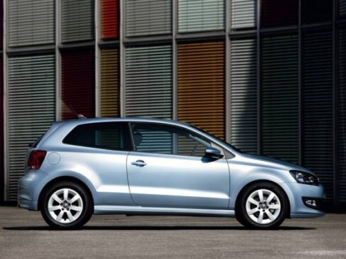 Volkswagen - La gamma italiana della Polo propone altre varianti, con carrozzeria 3 e 5 porte. Il motore Turbodiesel TDI 1.2 75 CV della BlueMotion  disponibile con gli allestimenti United, Trendline e Comfortline.