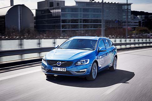 Volvo - I 100 clienti che guideranno in questo periodo di prova le vetture equipaggiate con questa tecnologia, saranno impegnati ogni giorno su un apposito percorso selezionato di 50 km dentro e intorno la citt di Goteborg.