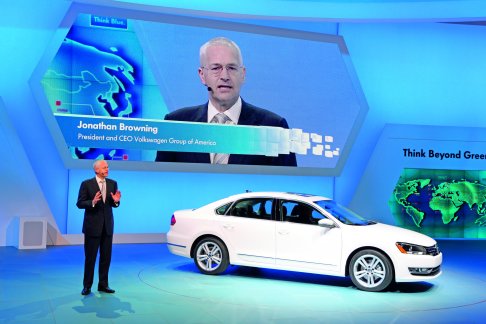 Volkswagen - VW Jetta hybrid al Detroit Auto Show con il CEO Jonathan Browning