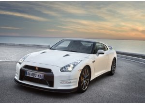 Nissan presenta la nuova GT-R 2013