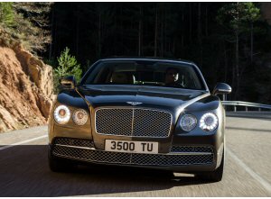 Bentley Continental Flying Spur, lusso e potenza al Salone di Ginevra