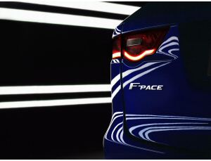 Jaguar F-Pace, versione di serie della C-X17 concept