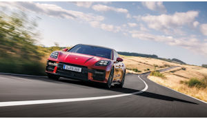 Porsche Panamera: nuovo appeal e pi potenza