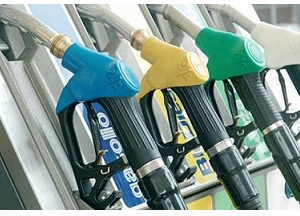 Caro benzina, 1,98 euro a litro in autostrada