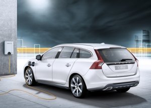 Volvo V60: la prima ibrida diesel ricaricabile