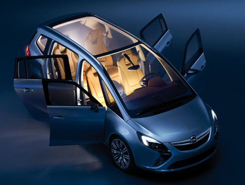 Opel Zafira Tourer Concept 