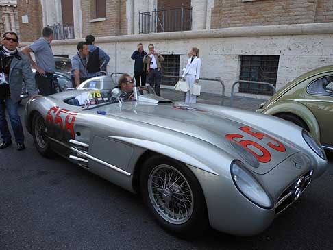 Mercedes - La Mercedes-Benz dellex piltota di Formula 1 Jochen Mass alle Mille Miglia 2012