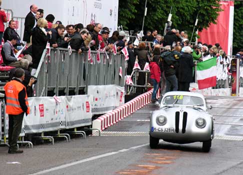 BMW - BWM 328 Coupe Touring a via da Brescia alle Mille Miglia 2013