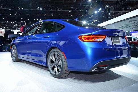 Chrysler - Negli States saranno disponibili quattro varianti del modello: LX , Limited, 200S e 200C. Larrivo sul mercato  previsto a partire dal secondo trimestre 2014. 