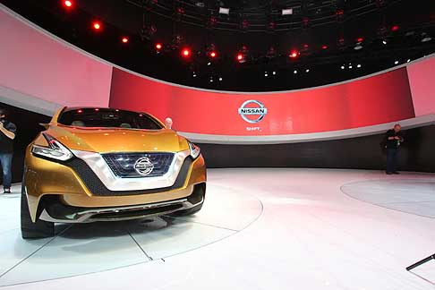 Nissan - Nissan Resonance Concept, anteprima che d lustro allo stand nipponico al Naias di Detroit, proponendo una vettura che sa abilmente combinare uno stile futuristico, aerodinamico, ma dal sapore green, grazie alla motorizzazione ibrida. 