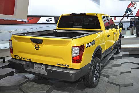 Pick-up - Nissan Titan XD pick up con linea pi muscolosa e fari che sfruttano la tecnologia LED