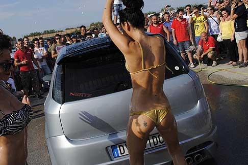 Donne & Motori Show 2015 - Sexy Car Wash per un inizio destata super caliente