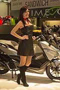 Scooter Honda Forza affiancato da ragazza modella allEicma 2014