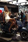 Hostess su Vespa della Piaggio al Salone del Motociclo Eicma 2014