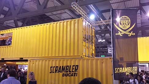 Ducati - Dopo la recente presentazione ufficiale avvenuta in occasione dellevento Intermot, kermesse tedesca dedicata alle due ruote, Ducati Scrambler sbarca allEicma