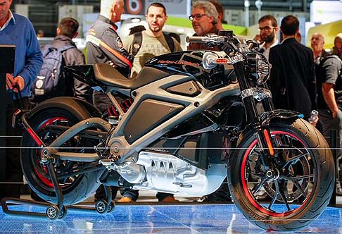 Davidson - Il debutto europeo del Project LiveWire rappresenta la nascita della prima moto elettrica marchiata Harley-Davidson, annunciata a giugno e ora rivelata al pubblico dellEicma