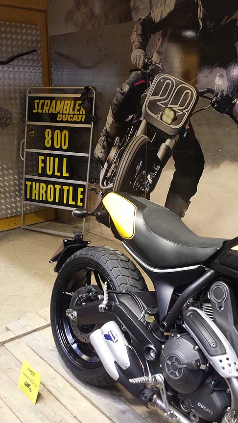 Ducati - Ducati Scrambler il modello Full Throttle  dedicata a chi ama le corse flat track