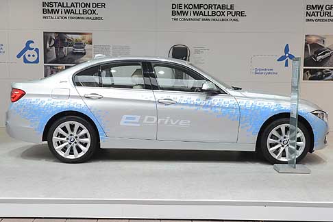 BMW 330e