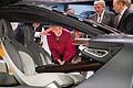 Opel Monza Concept interni con Angela -Merkel al Salone di Francoforte 2013
