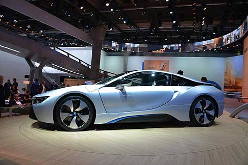 BMW - BMW i8  capace di girare in citt ad emissione zero