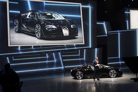 Bugatti - La lussuosa supercar vanta, inoltre, una specifica finitura diamantata per le ruote in lega e la firma di Jean Bugatti incisa a laser sui tappi della benzina e dellolio. 