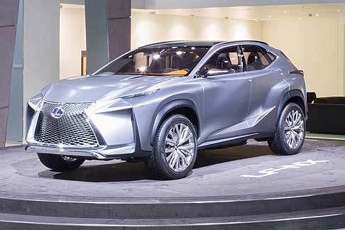 Lexus - Lexus LF-NX Concept con trasmissione full hybrid ad alta efficienza