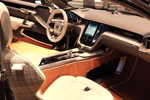 Volvo - Volvo Concept Estate con elevato livello di multimedialit, con uno schermo touch che riunisce al suo interno una molteplicit di funzioni