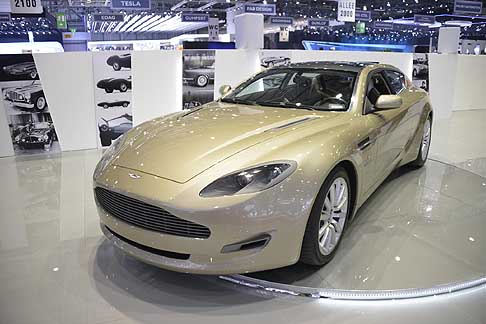 Aston Martin - Aston Martin Bertone Jet 2  stato allestito per il presidente Lilli Bertone, personalizzato con sellerie personalizzate con Pelle Foglizzo e verniciatura speciale. 